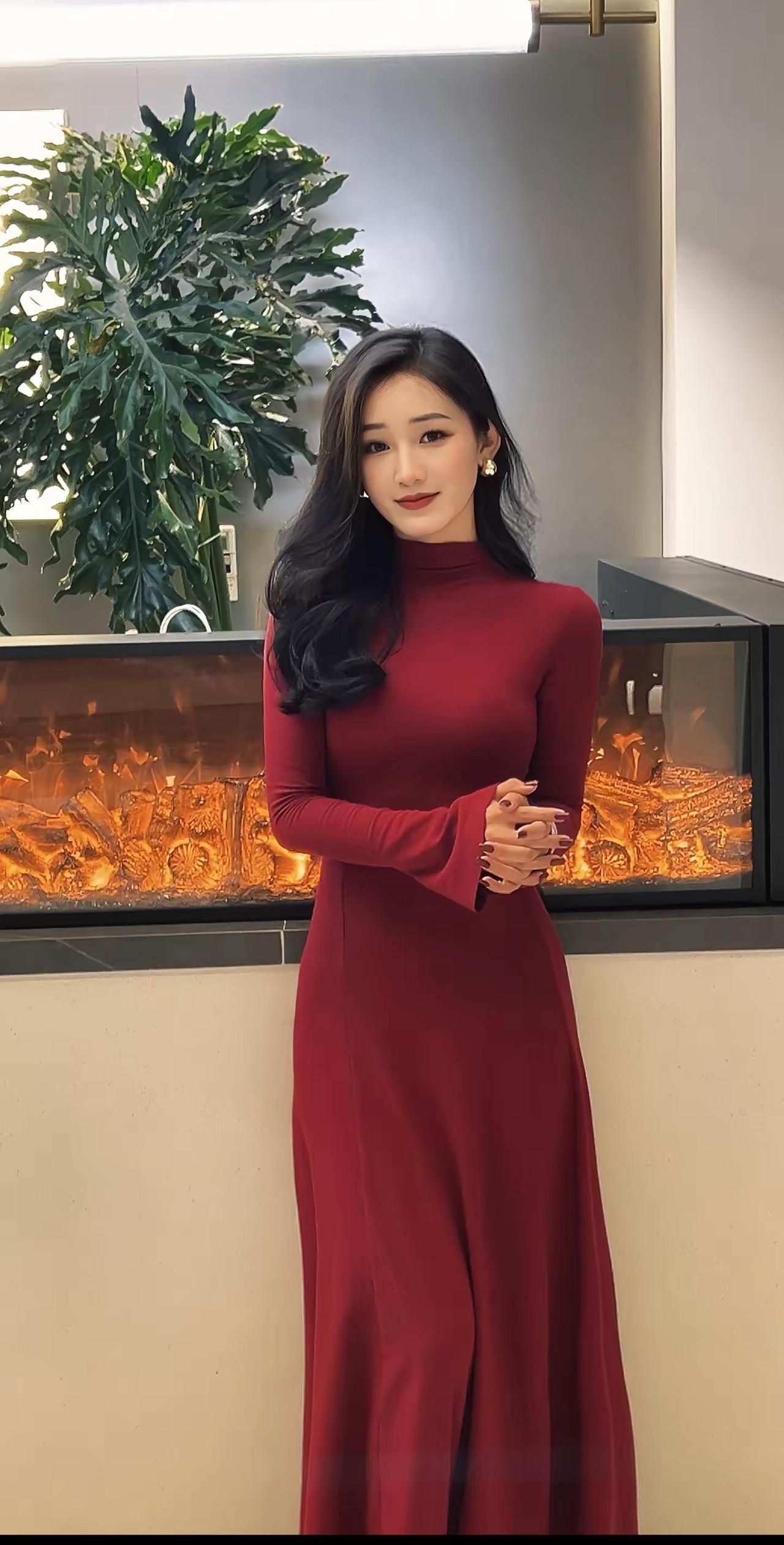 我偏要做这傲于高墙的上的凌霄花红色系