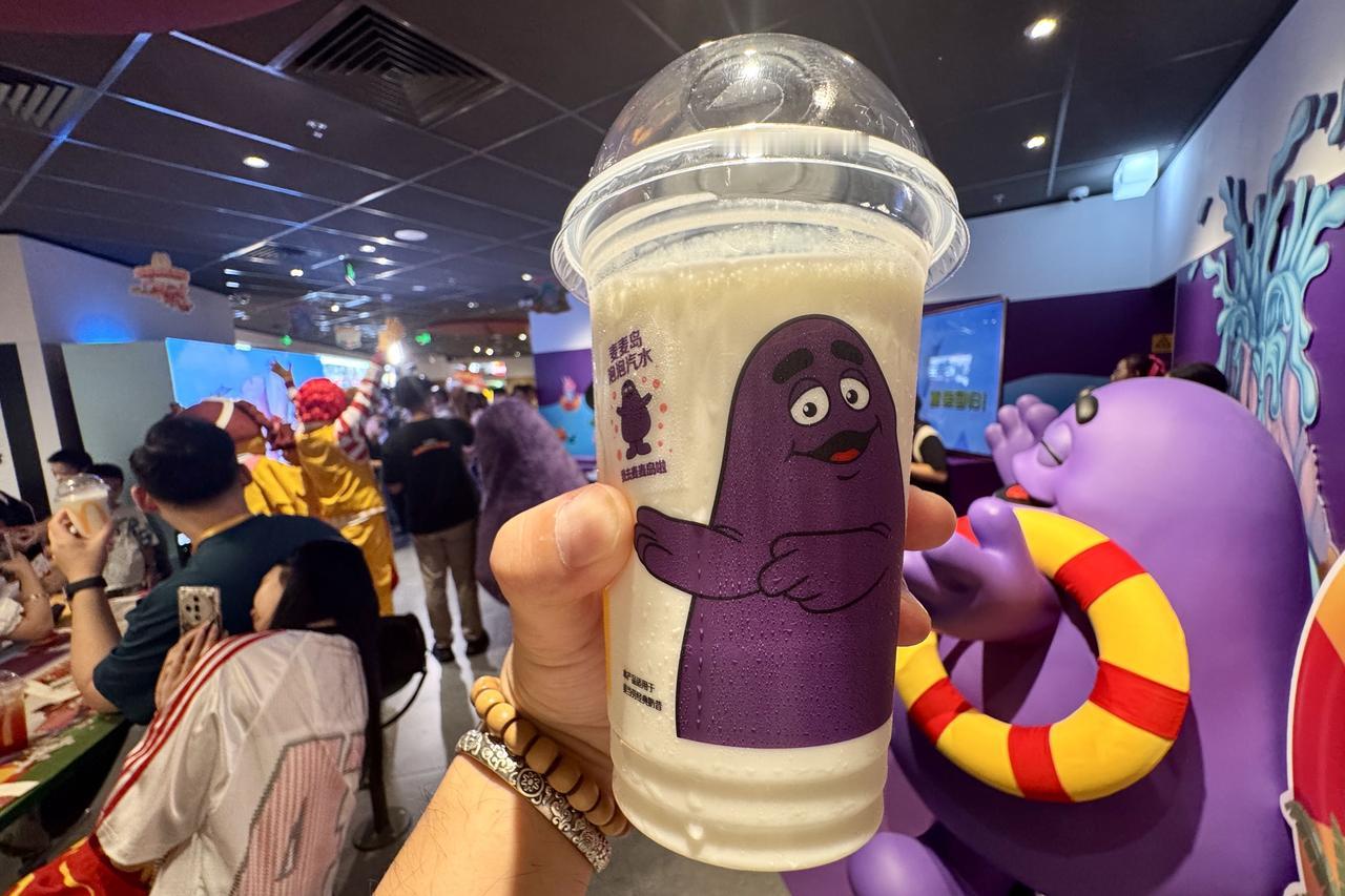 唤起童年味觉记忆，麦当劳奶昔正式回归！麦麦岛城市旗舰店开岛派对现场随手拍📷
原
