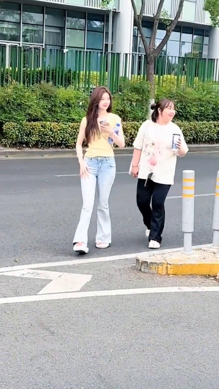 早上好，今天是轻轻的问候，真诚的祝福，祝你快乐幸福，永平安，祝你吉祥如意。