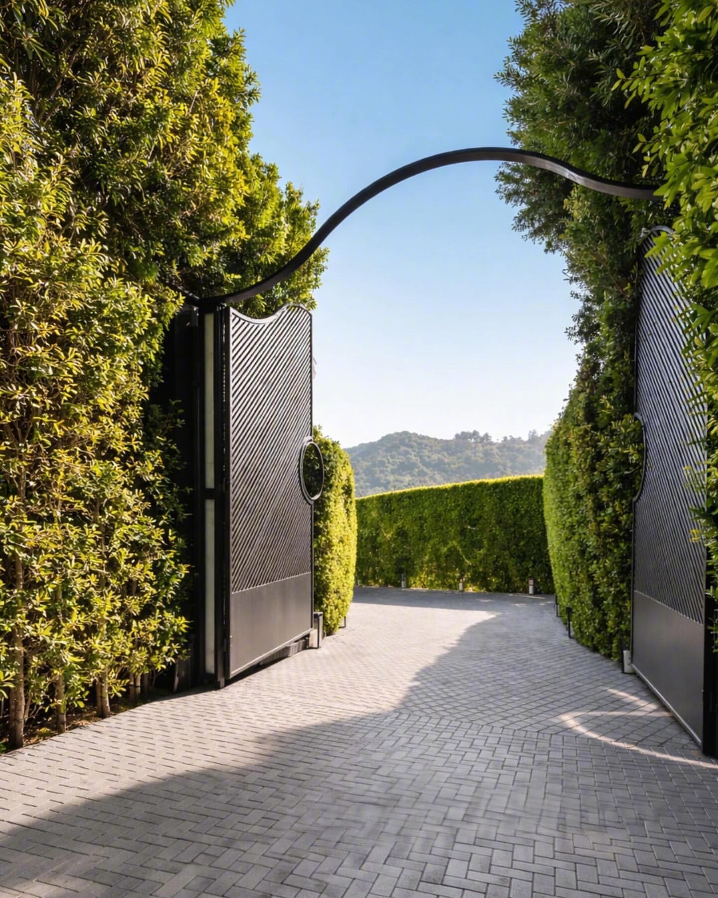 詹妮弗洛佩兹Jennifer Lopez x继续降价出售她位于 Beverly 