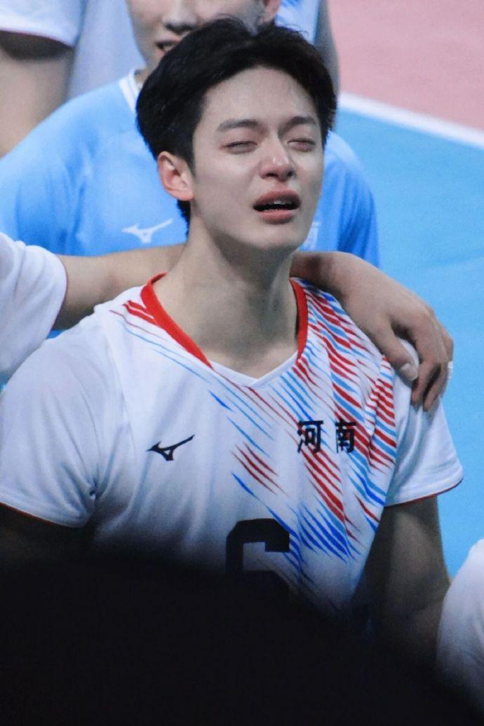 全运哭包杨家兴排球 