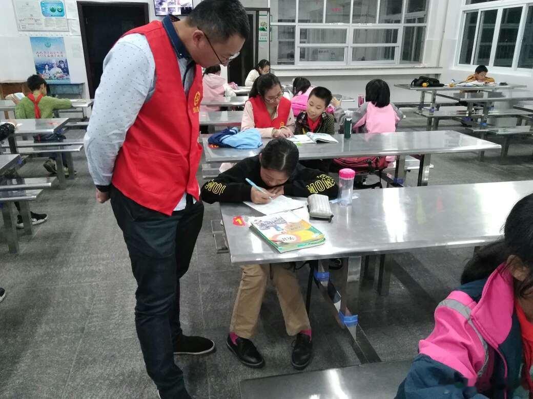 宁波宁海教师二十年接力守护学生求学路 一座海岛，一艘渡轮，一群老师，一段感人的故