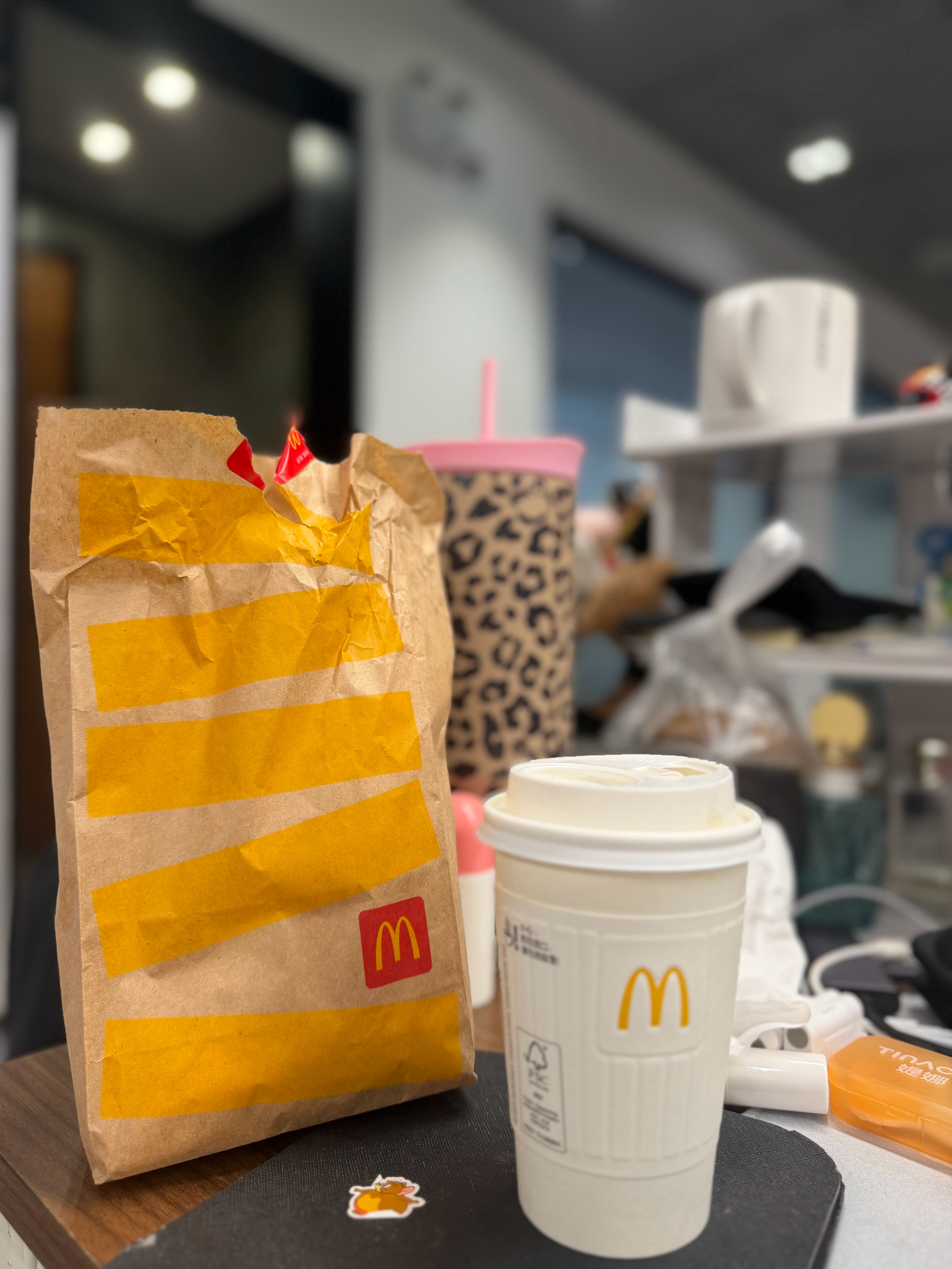 越想吃啥越是吃不到！这两天不知道怎么了就想吃手抓饼，公司附近绕两圈都没找到[淡淡