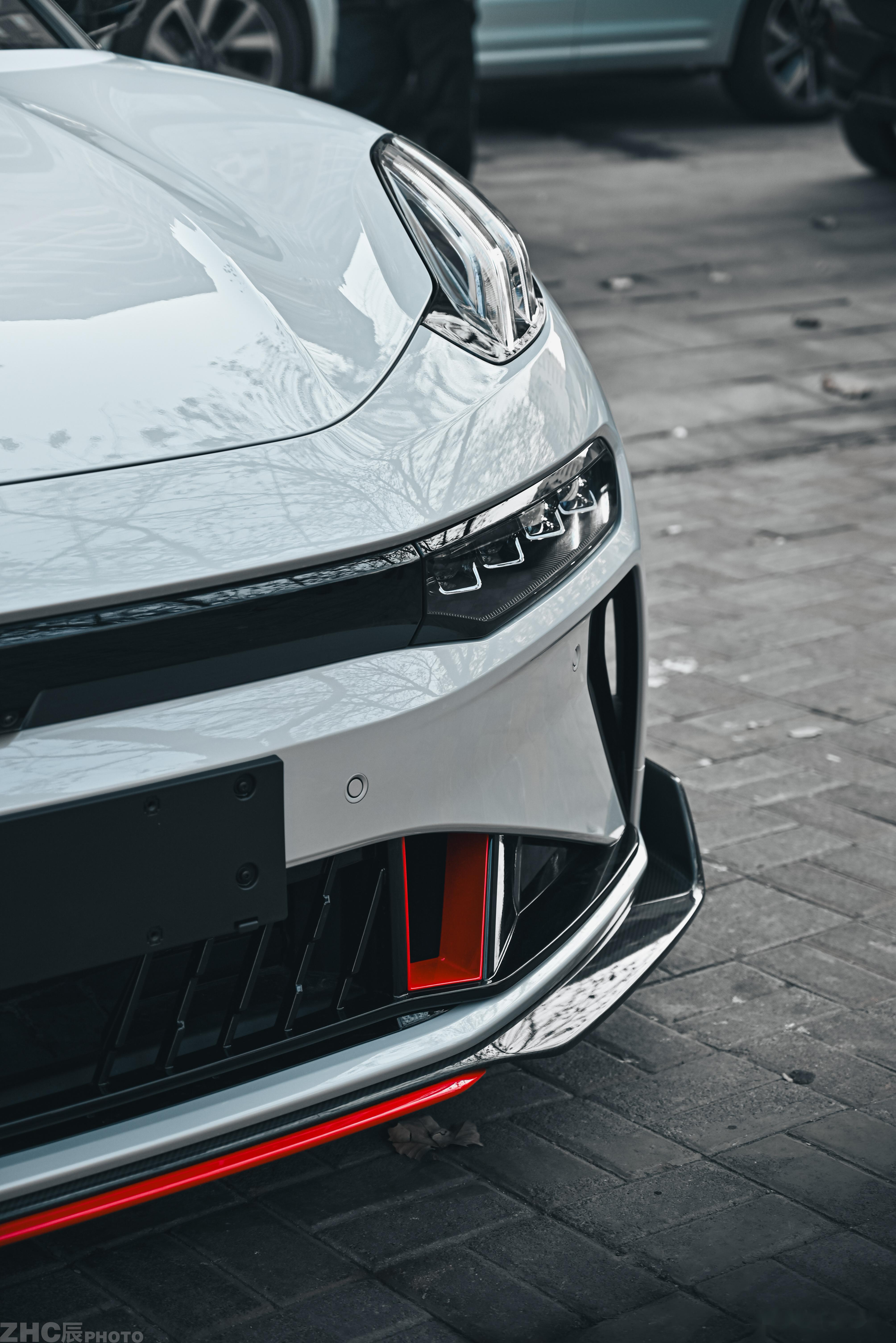 纯猜，不负责任那种我觉得极氪换代001FR的动力方案，三电机概率更大，600kW