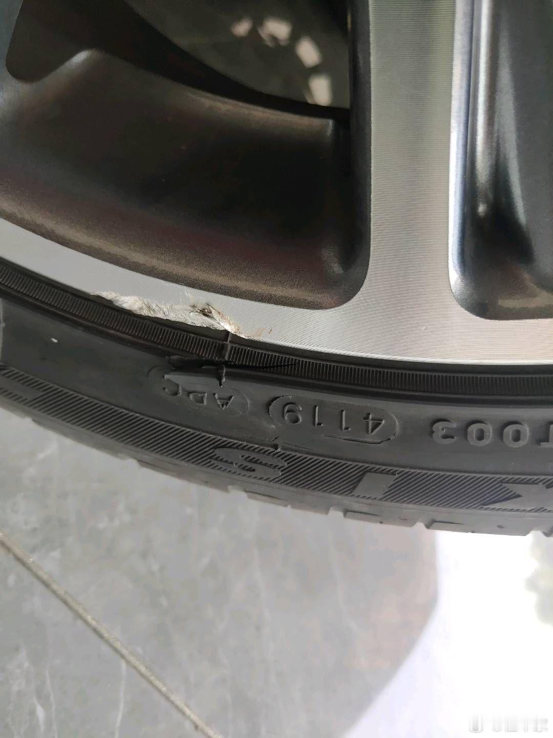零跑第一款量产车，帅气轿跑，如今4万没人要！前两天验了一台零跑S01，2021年