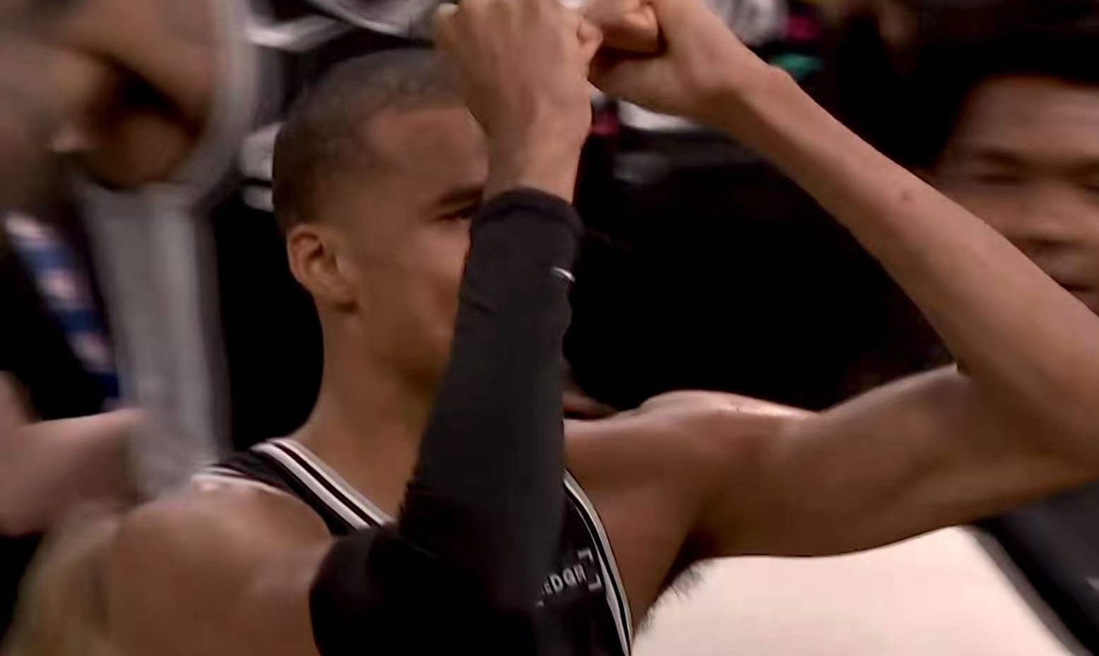 NBA马刺淘汰雷霆闯进总决赛在今日结束的NBA西部决赛抢七大战中，圣安东尼奥马刺
