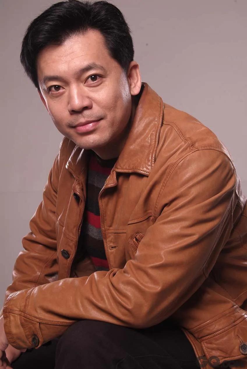 演员，何政军说，我父亲是一名老军人，他是1934年参加的红四方面军，然后又过草地