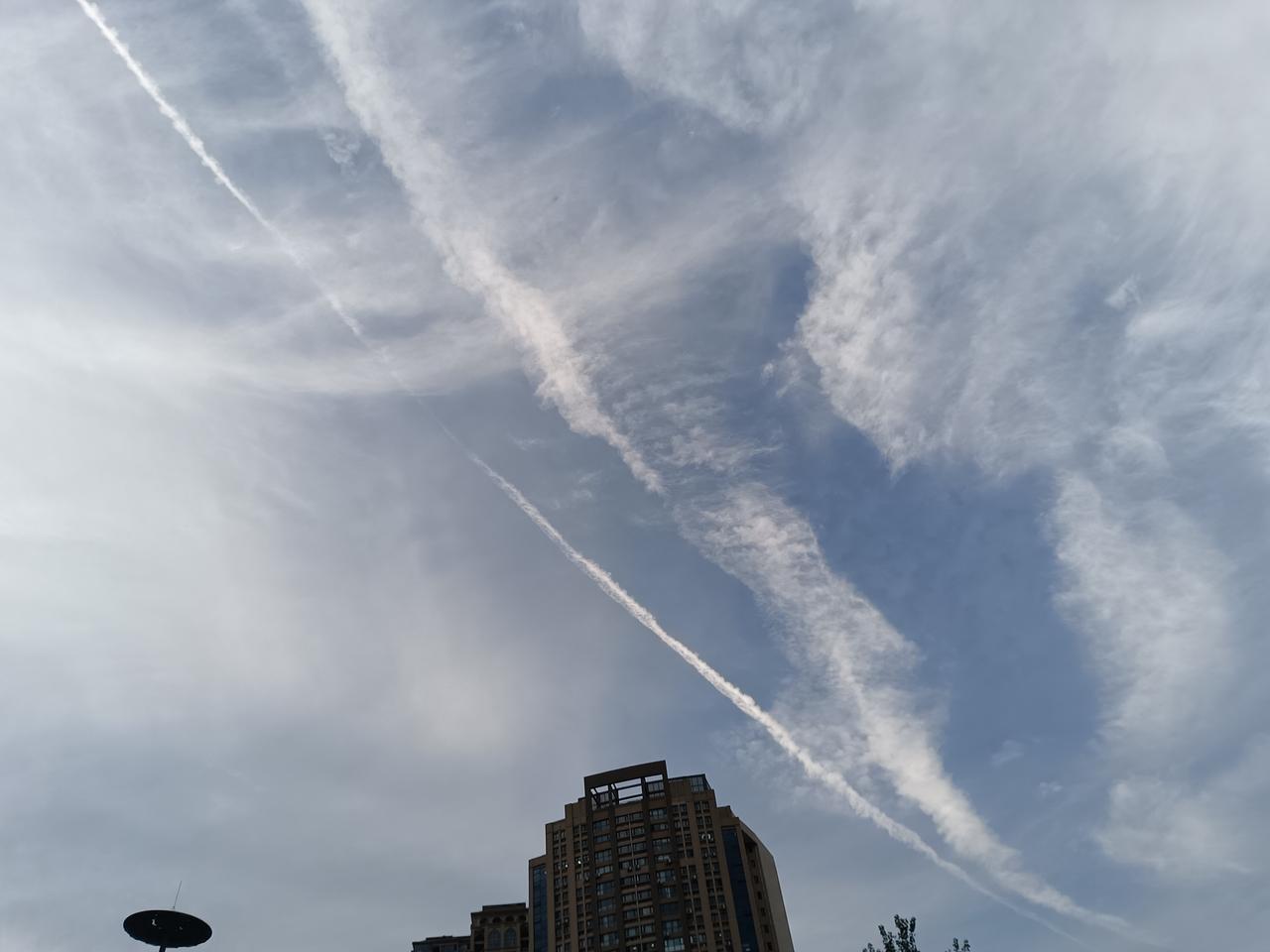 小时候听过一个相声，忘了是在哪个晚会上，记得里面有几句改了的歌词：
【娘啊，儿死