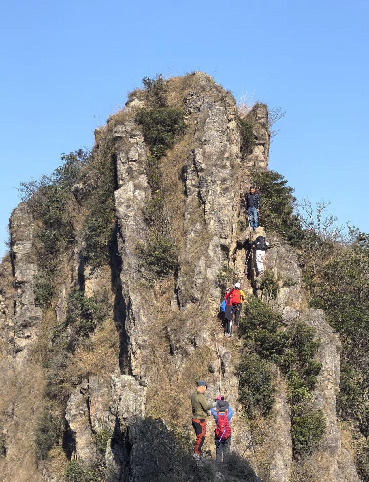 永康历山历险记。挑战历山环线，一路沿山脊线上上下下，有点难度。四驱、攀岩、绳索、