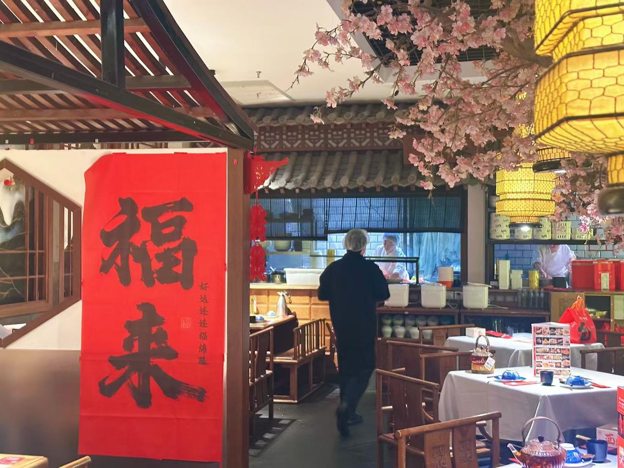 晒图笔记大赛现片烤鸭，满桌好菜，一饭一菜皆是生活暖意。