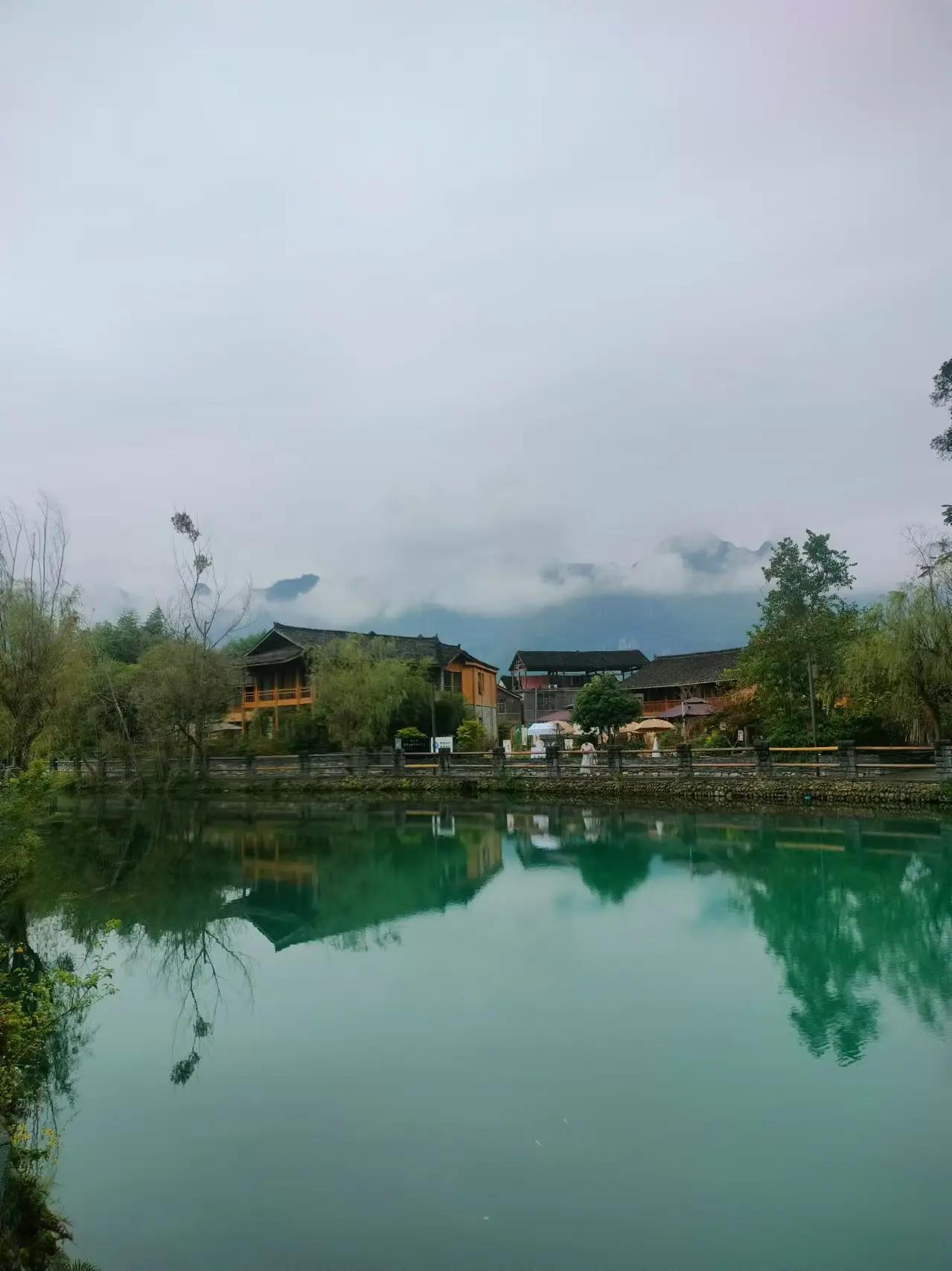 中国土家第一村，贵州云舍村游玩攻略！
铜仁云舍村
美景和美食推荐：
1、神龙潭、