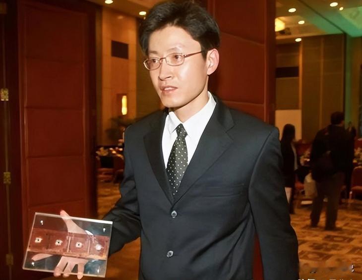 2006年，“芯片天才”陈进窃取我国11亿研发经费，导致“中国芯”13年止步不前