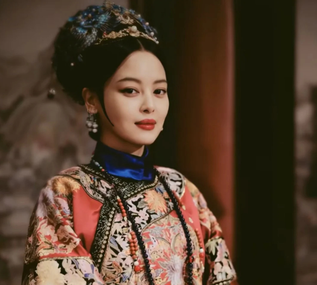 辛芷蕾 解约第一件事是剪短发 老喜欢嘉贵妃金玉妍了，虽然恶毒但实在美丽，你们还记