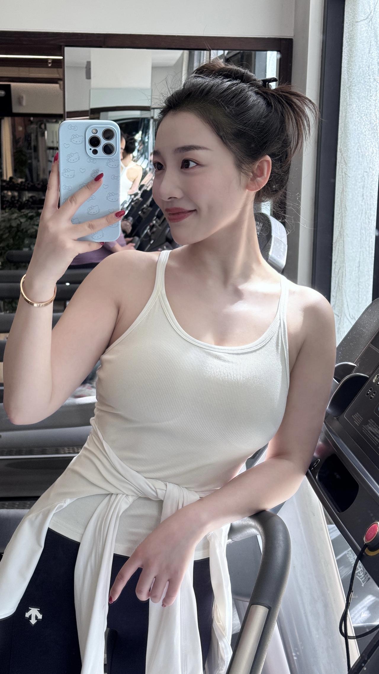 一起野个好身材 白羊座 毫无训练痕迹 感觉至上随意拍 对镜拍