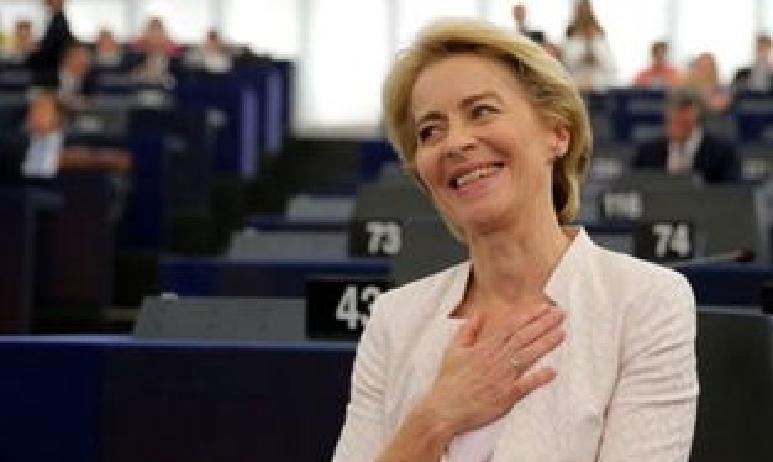 果不其然。
 
波兰议员格热戈日·布劳恩突然宣布了对冯德莱恩的强烈质疑，并在全体