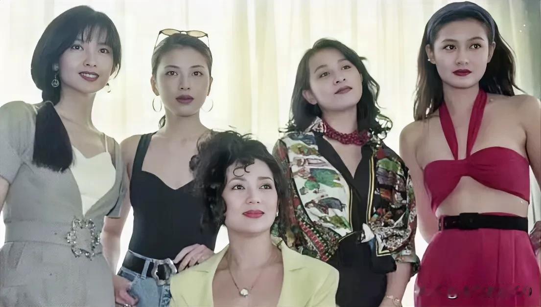 八十年代，香港娱乐圈，纯天然的大美女，看着好靓丽好舒服。不但颜值逆天，穿搭也非常
