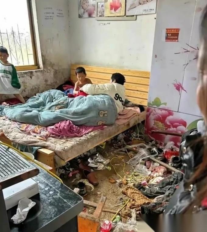 说实话，像图中这种贫困户，真的没有扶贫的必要，何必用纳税人的钱来养这些懒汉呢？给