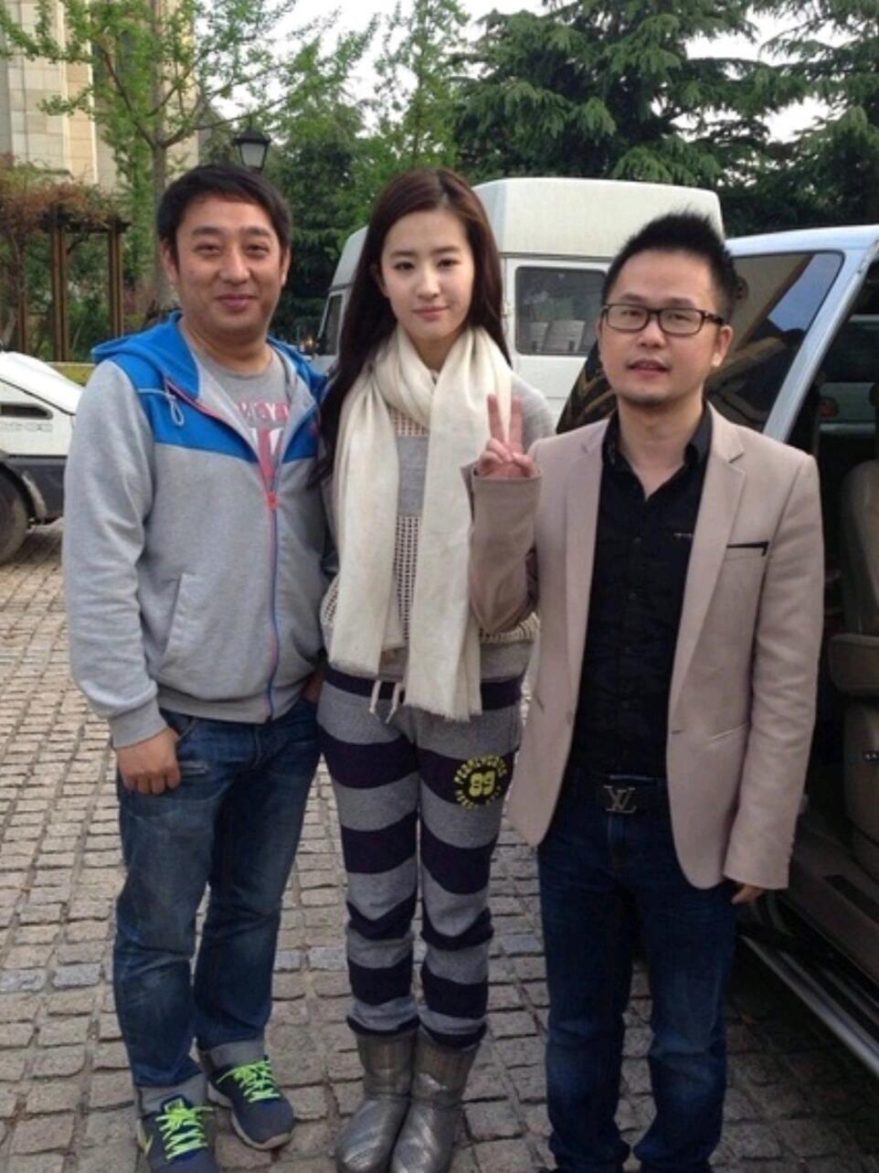 这张脸确实能压制一切丑衣服 