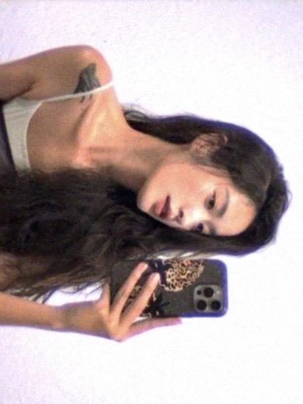 她是X的具象化。