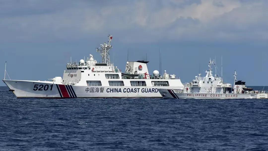 【中国海警快讯】各位看官，有瓜吃了！就在6月17日那个阳光明媚的早晨，菲律宾一艘
