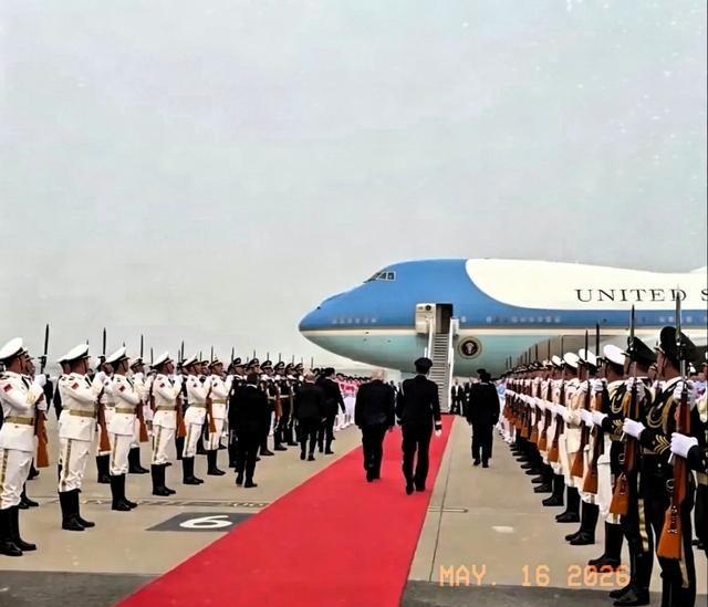 谁也没想到！美国白宫工作人员在离开北京之前，已将美国代表团所有物品收回，物品包括