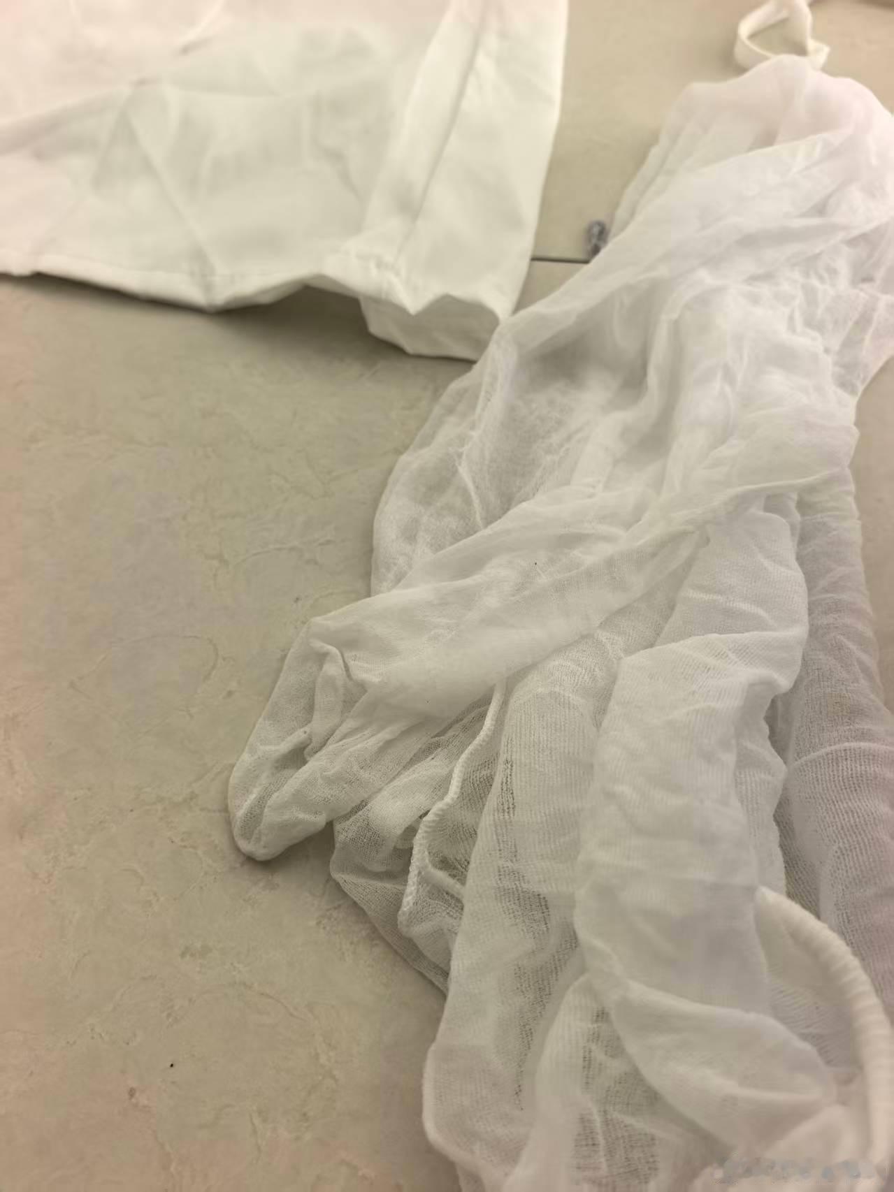 他还紧张了。[允悲][允悲] ​​​