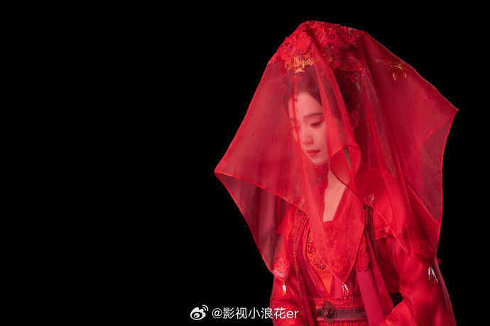 刘诗诗身着东方淮竹婚服美得令人屏息！传统元素的创新演绎与现代审美的完美平衡，打造