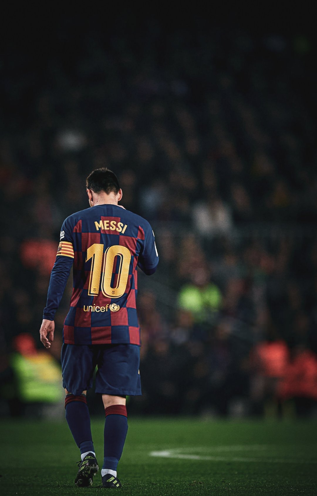 问：你在巴黎并不快乐。现在看来你重新找回了一些快乐。 梅西： 有时人们会觉得巴黎