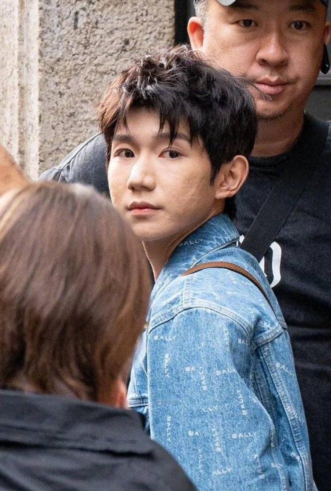 王源的鼻子一直都觉得很奇怪 ​​​