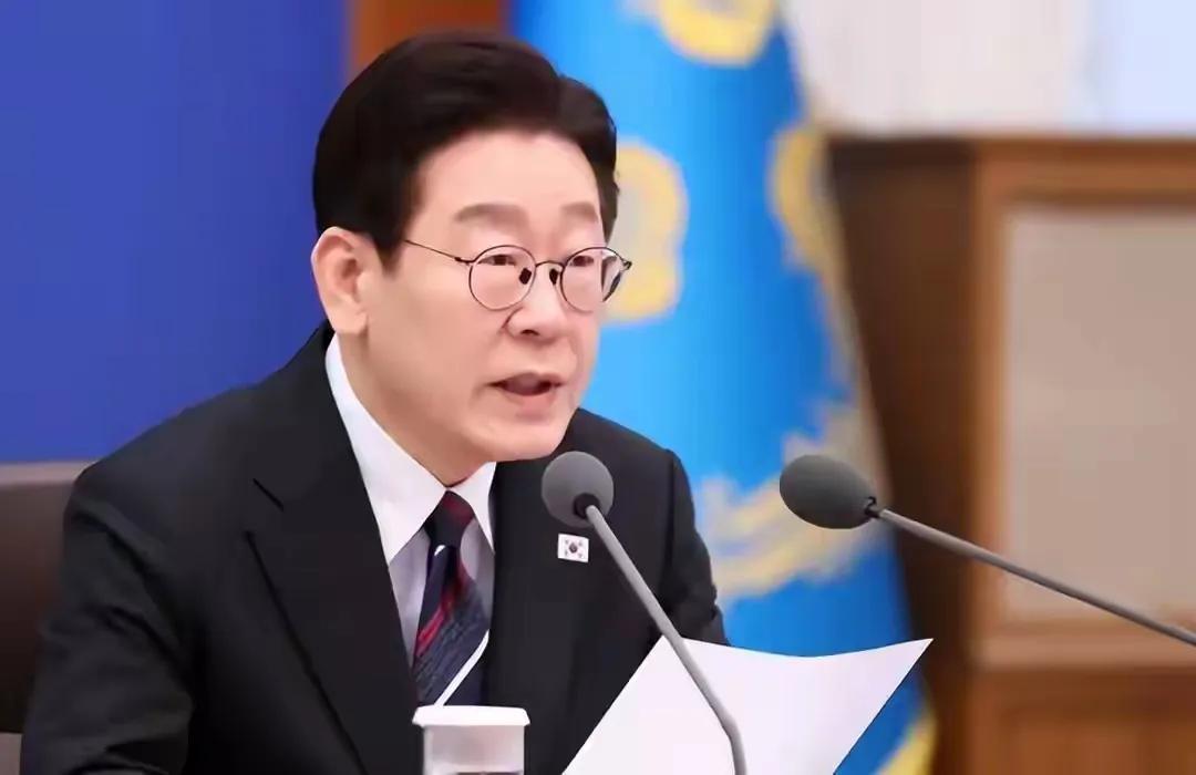 看懂李在明修宪就懂了：不是他想多干几年，是他受够了干一年斗四年！
李在明修宪这事