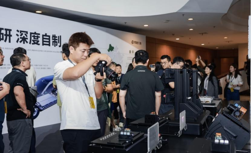 抽掉BEV，零跑世界模型辅助驾驶重写行业逻辑
辅助驾驶行业有个不成文的规矩：想上