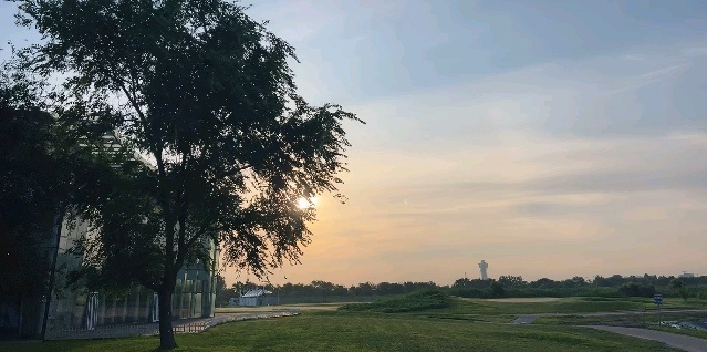 不知道什么时候拍的早晨，希望今天是个好天气。分享日常！早上好各位！路过动动！ 