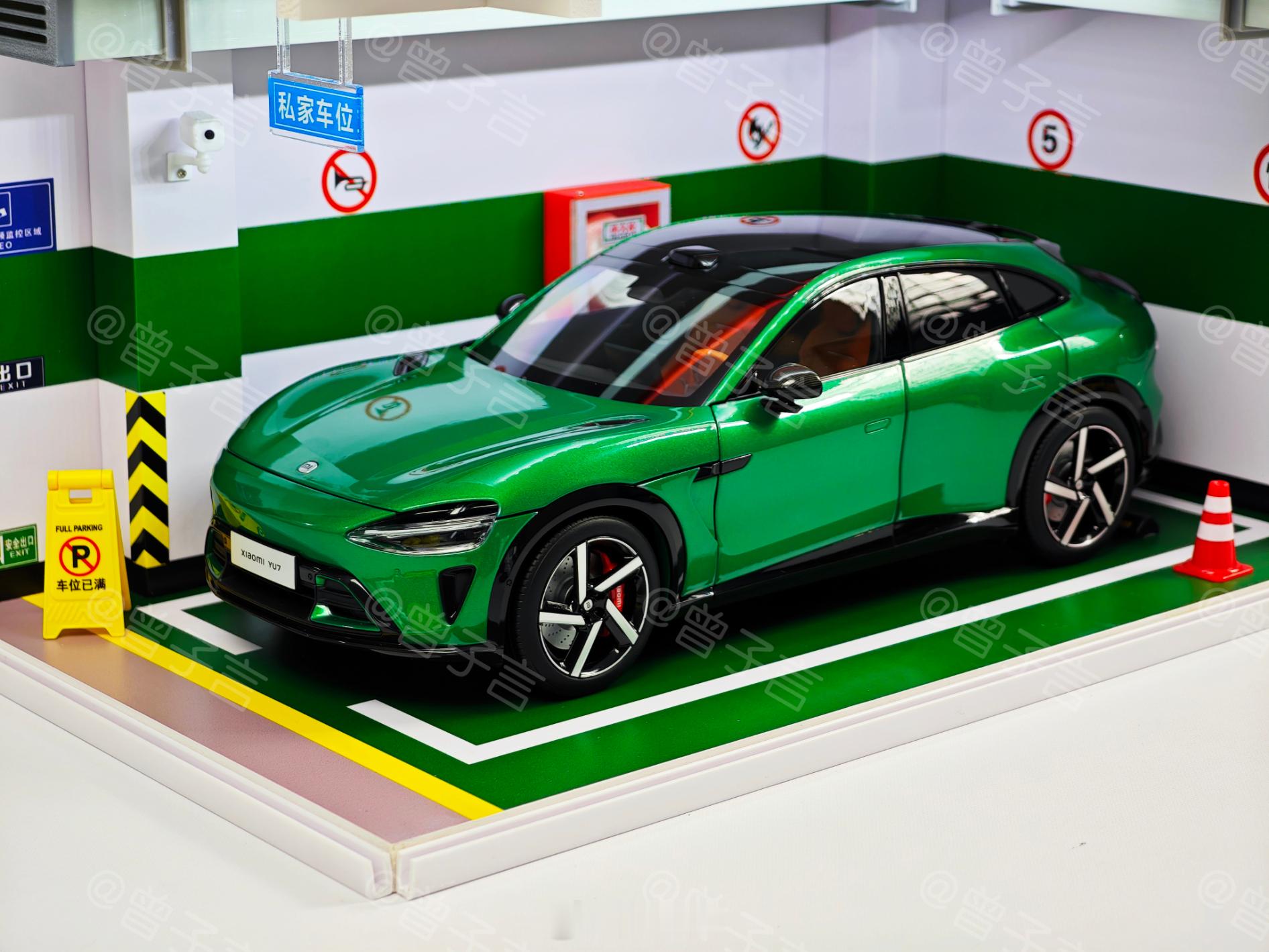 提前感受一下小米YU7 停在地库的样子。小米汽车 小米YU7 ​​​