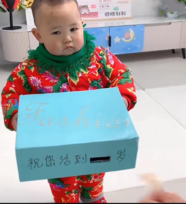 压岁钱关乎寿命！这一招厉害不？[大笑]