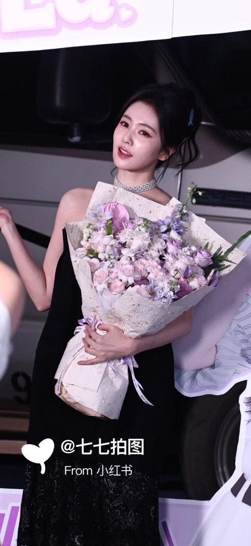 卧槽白鹿今天开到荼蘼妆造是盘发？！ ​​​