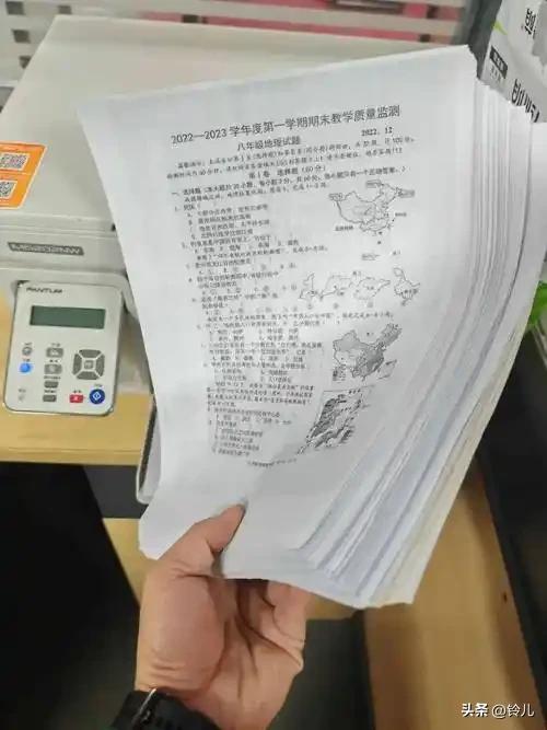 打印作业挨批，教辅又要灵活了。
     8天假期需打印60多页作业，人大代表刘
