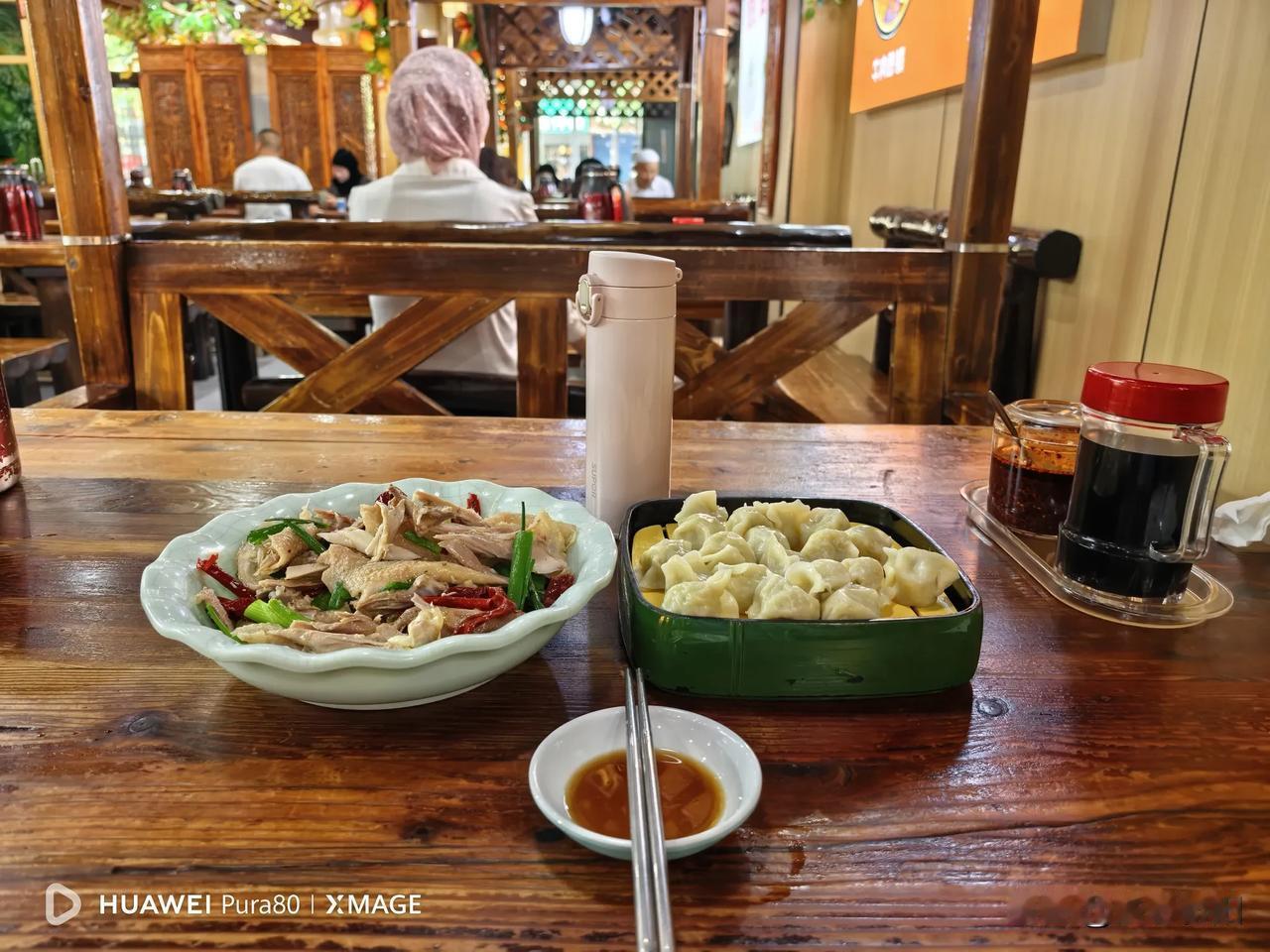坐着火车去拉萨中转西宁，品尝当地特色美食～～麻椒鸡，羊肉水饺舌尖上的老字号青海省