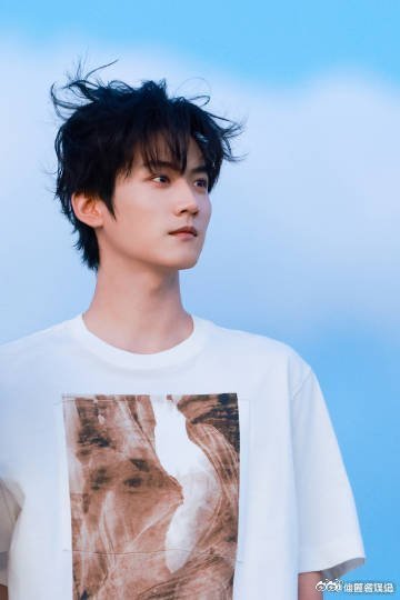 周柯宇吴宣仪霸道男友和霸道女友你好星期六俩人碰撞出奇妙化学反应，一个霸气护短一个
