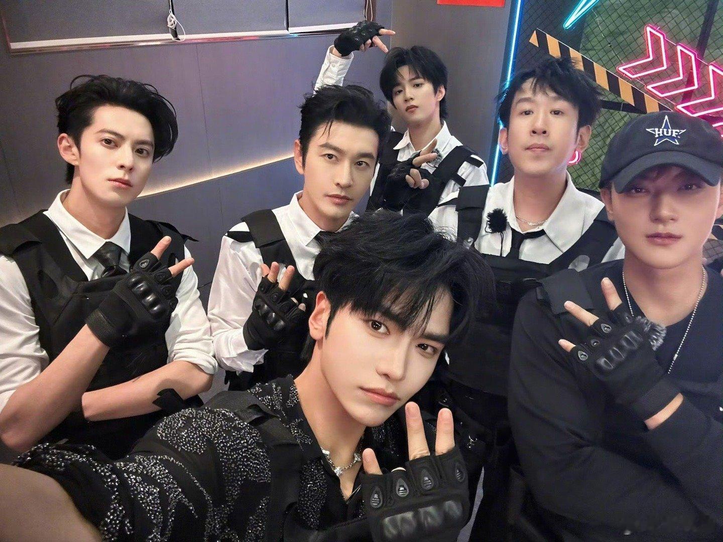 黄晓明晒爆闪团特工合照宇宙爆闪团特工造型 宇宙爆闪团特工造型来啦 