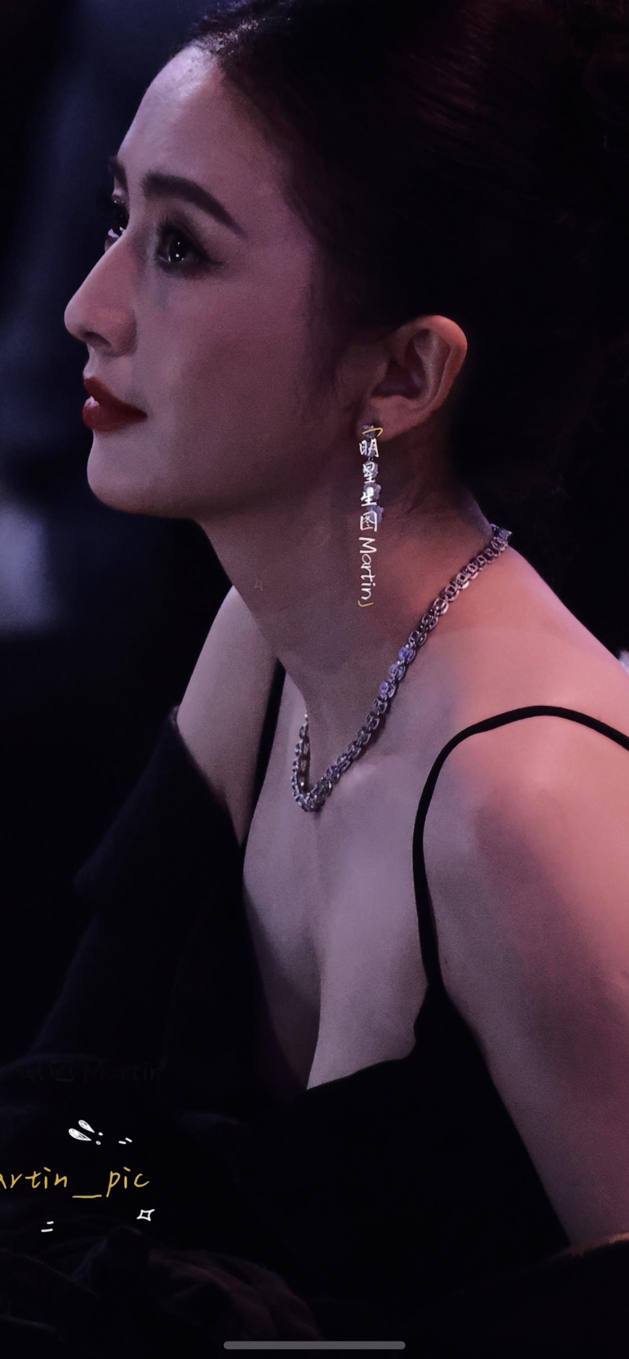 251206爱奇艺生图掉落~
丫丫好有韵味！是奥黛丽丫！