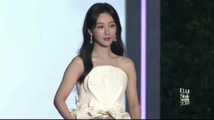 杨紫，来了，这件衣服报看 ​​​