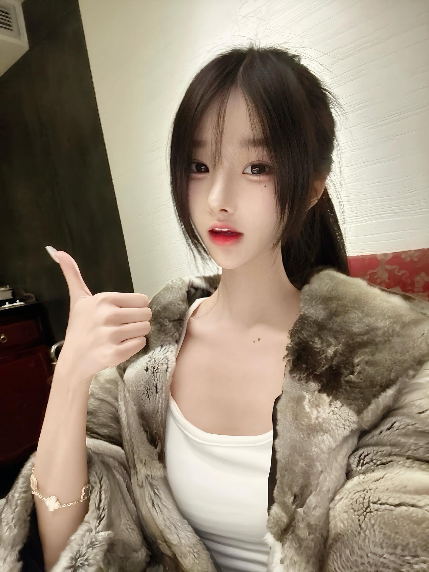 永远太远了，明天陪我吃饭吧。