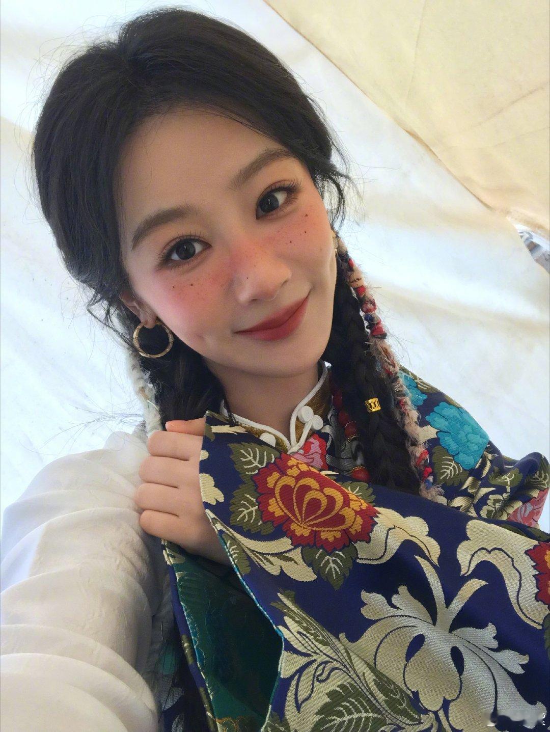 杨紫  🍁 杨紫玉兰花开君再来     🍁 杨紫董竹君  喜欢晴天喜欢今天喜