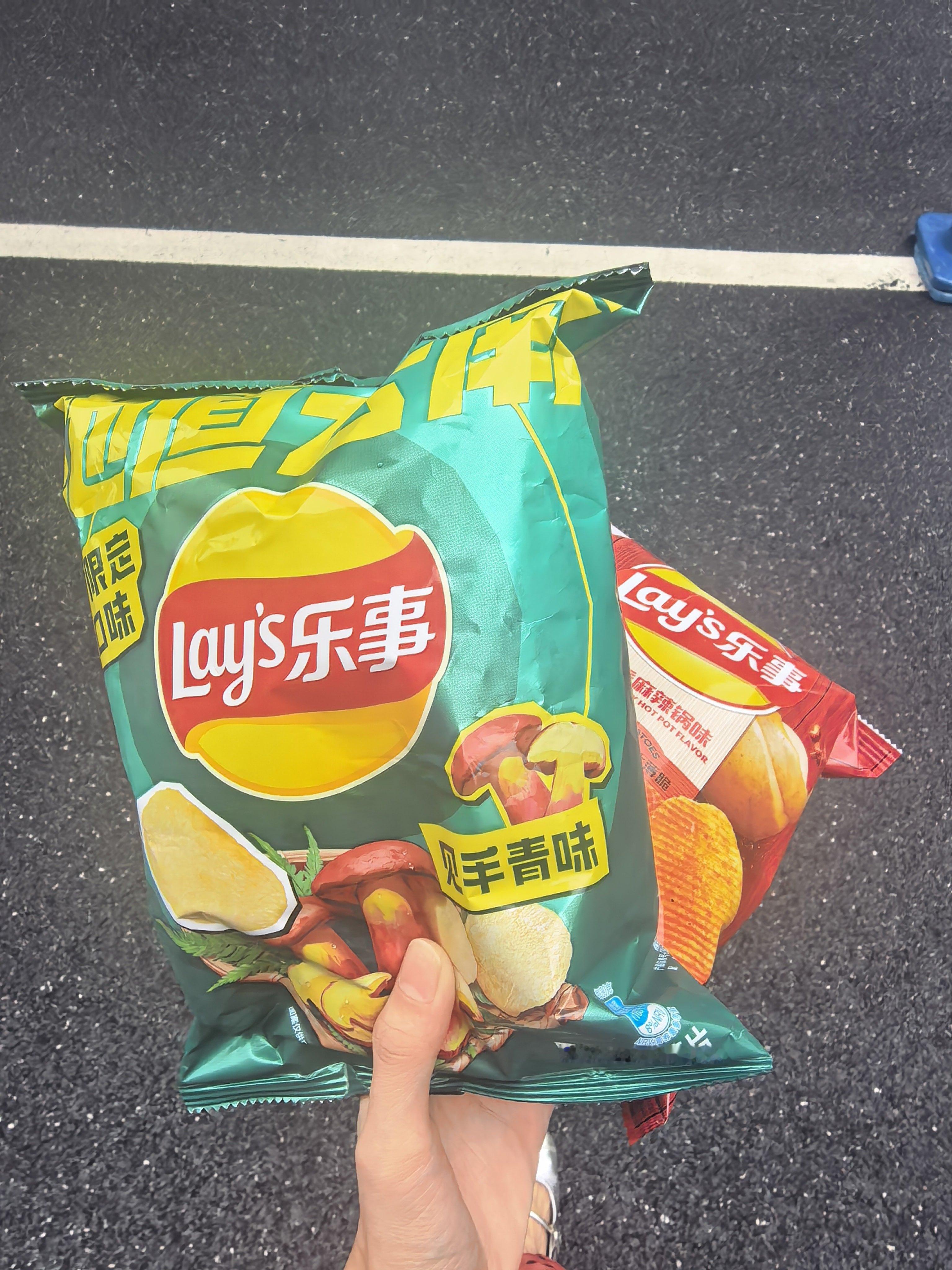 一到这个点就饿，有点好奇见手青味的薯片是啥味？ ​​​