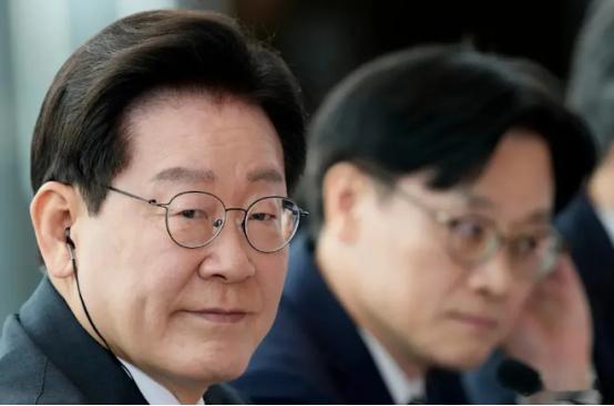 不让尹锡悦一死了之，李在明为他准备了“更残酷结局”2026年2月19日，首尔中央