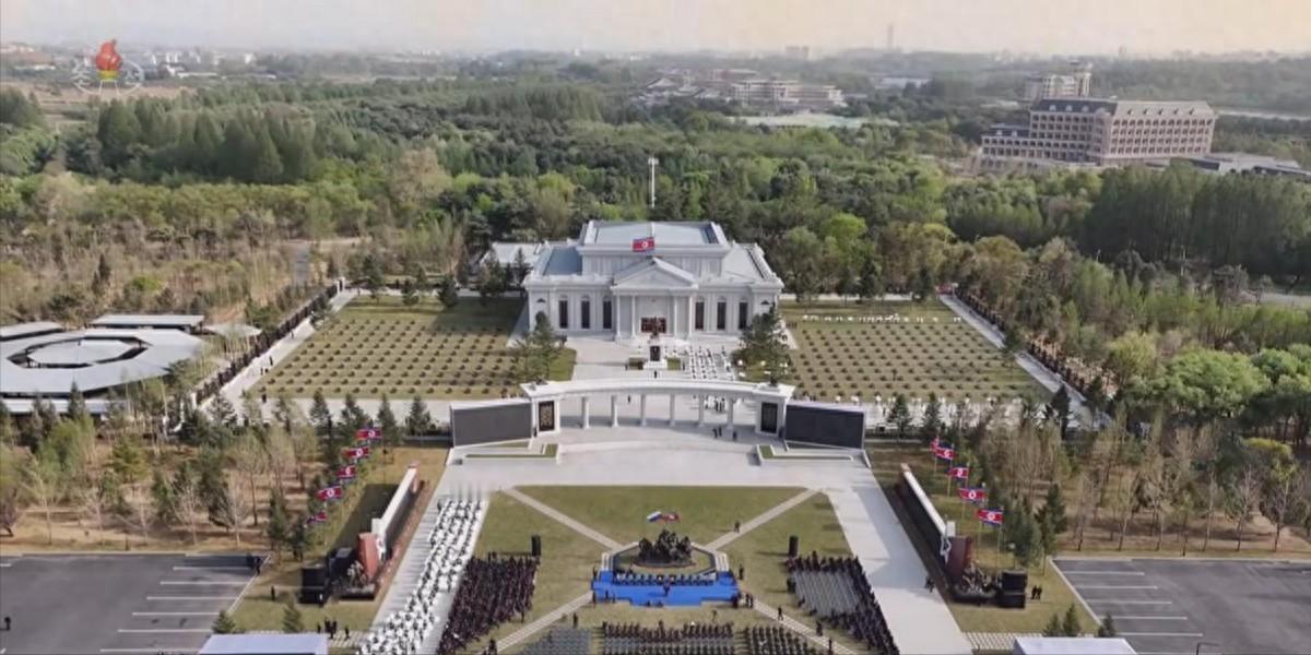 朝鲜这回不藏着掖着了，直接把赴俄参战的阵亡名单拍在了桌面上。2400人，这个数字