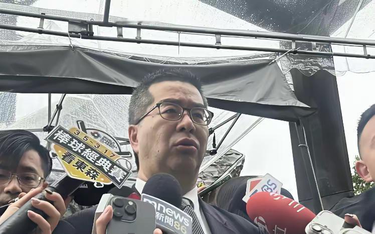 不装了！国民党副主席萧旭岑2月27日表示，“今天全世界的民主国家都认为要跟中国大