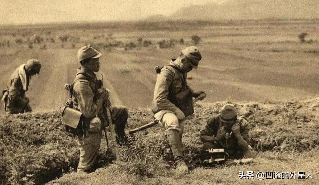 1938年，万家岭战后，漫山遍野都是腐烂的尸体，无人愿意打扫战场，一个乞丐主动前