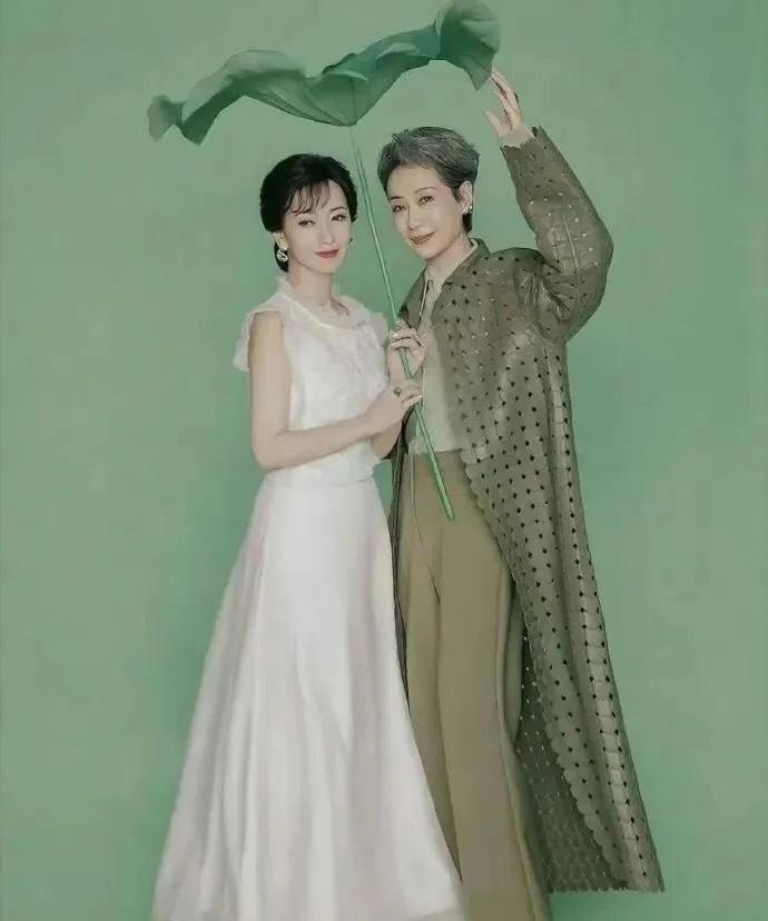 听说叶童和新白巡演“分手”了，
苏州后的场都不参加了，
谁知道是为啥？
听说有一