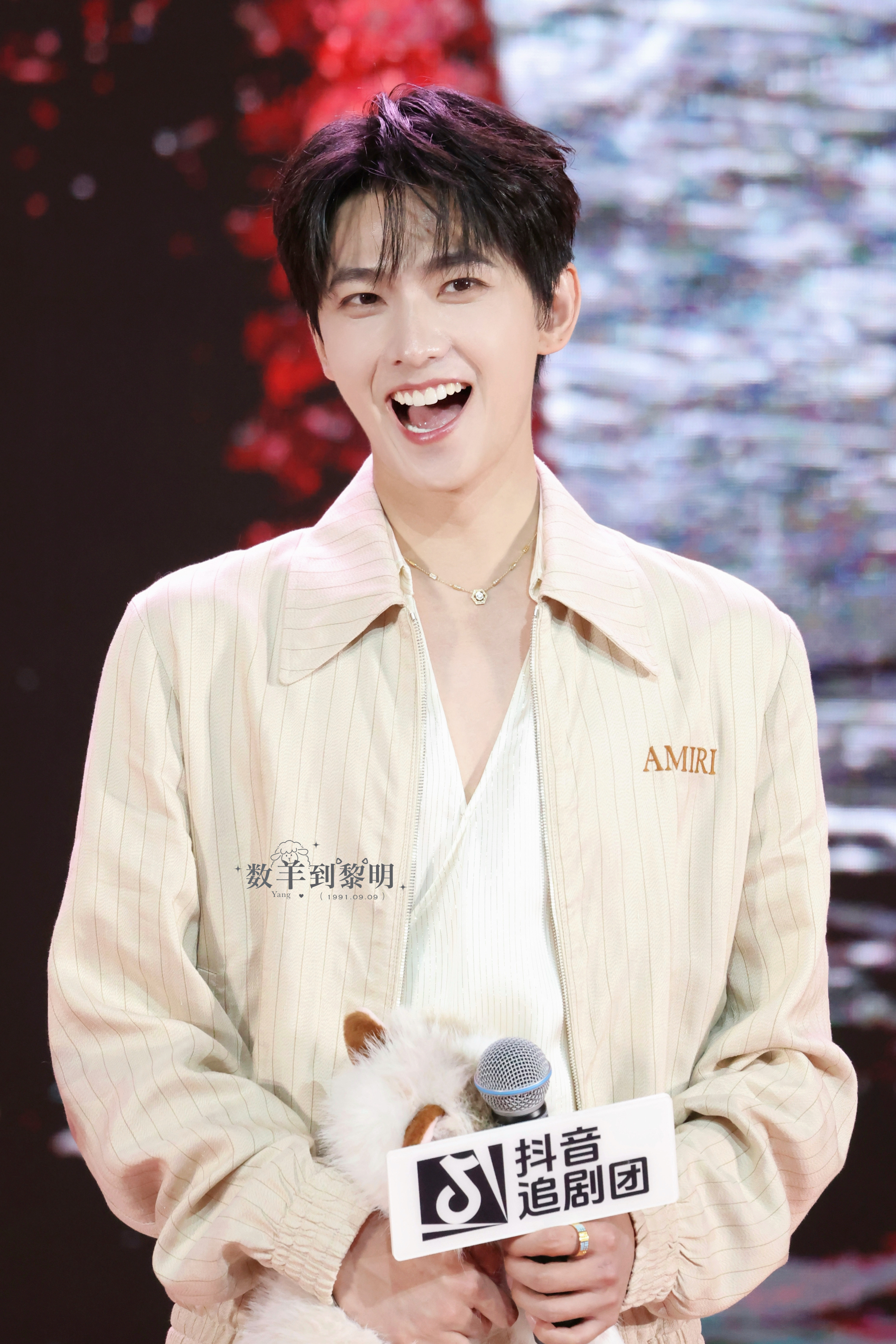 杨洋杨洋剧宣送黄金杨洋雨霖铃 小猫本体露馅